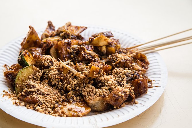 Small Group: Michelin and Local Hawker Food Tour with 9 tastings - Chinatown Complex and the Hawker Chan connection