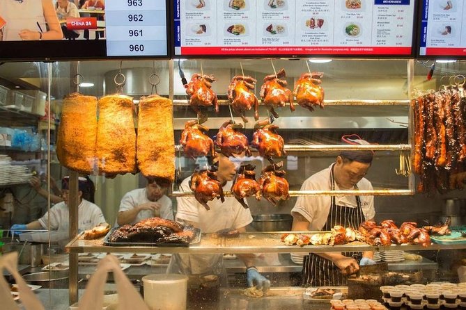 Small Group: Michelin and Local Hawker Food Tour with 9 tastings - Chinatown sets the table