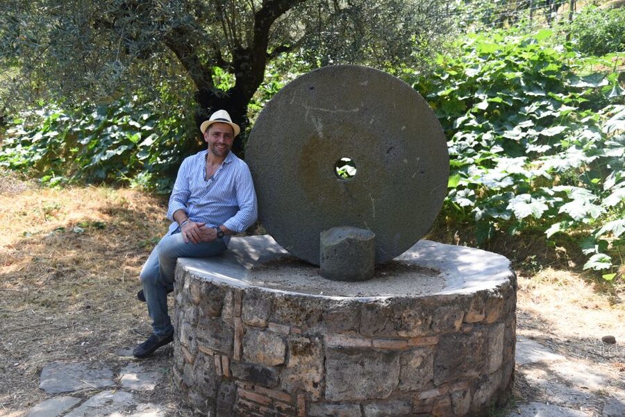 Sorrento: Farm Tour with Cheese Tasting & Pizza Making Class - The mood: lively, social, and personal