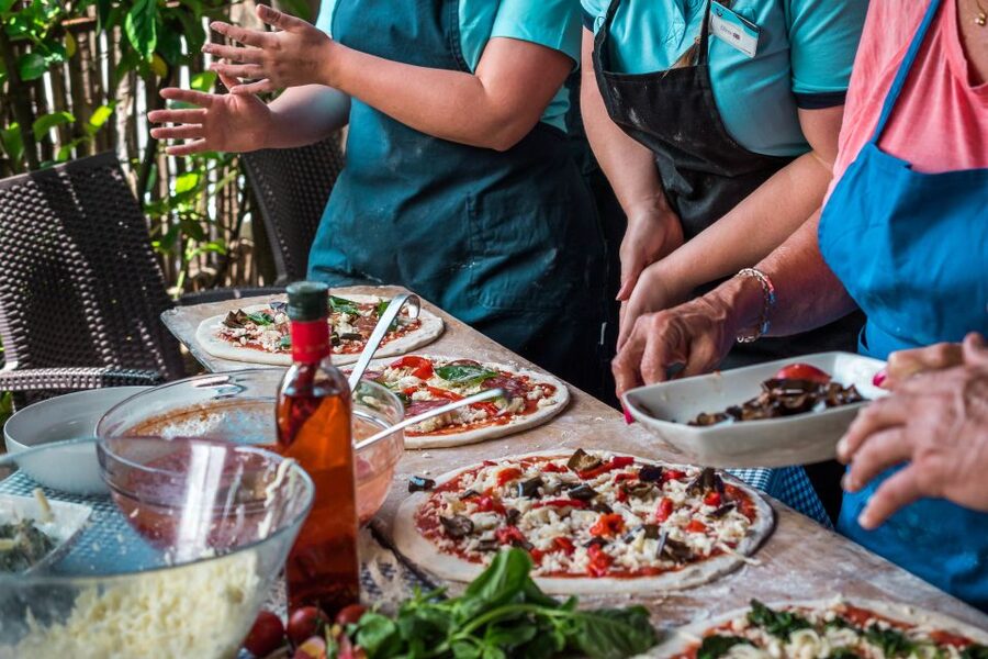 Sorrento: Pizza Making Class at Tirabusciò Cooking School - Tiramisu and coffee close the meal