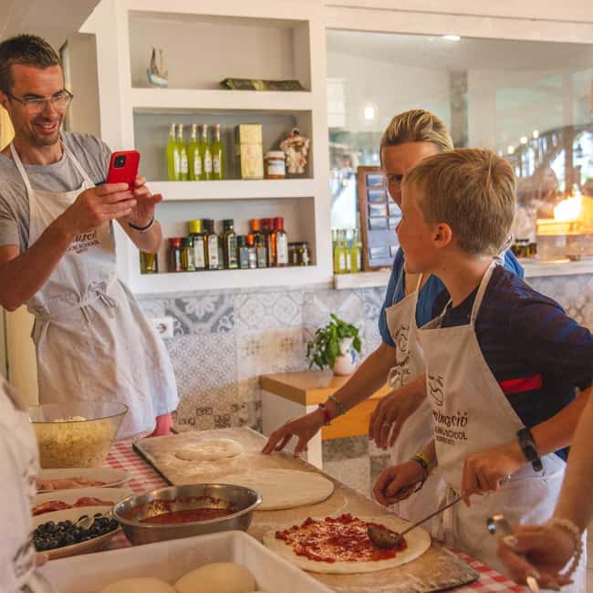 Sorrento: Pizza Making Course - Timing, language, and cancellation