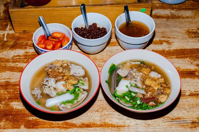 Southern Flavors Phuket Food Tour with 15+ Tastings - First bites: soup, samosas, and Burmese curry