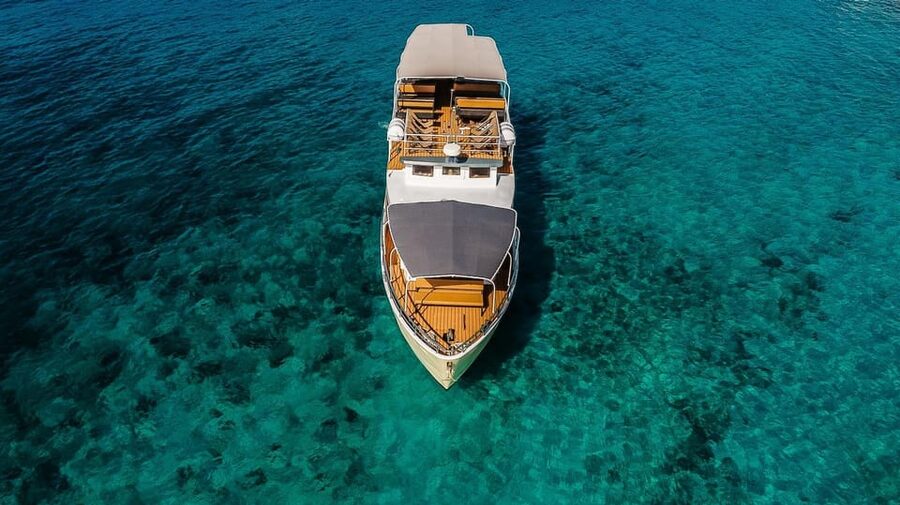 Split: Blue Lagoon and 3 Island Cruise with Food and Drinks - The Blue Lagoon gives you the main swimming window