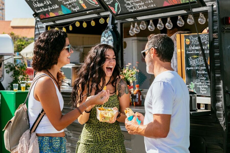 St. Pauli: Guided Food Tour with 5 Tastings - Stop one: Your first taste of St. Pauli
