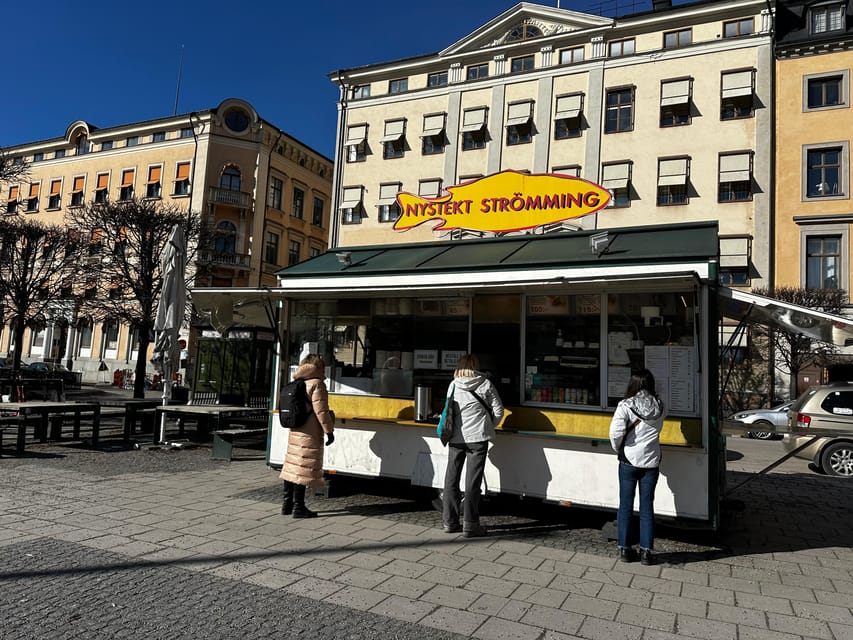 Stockholm: Old Town Food Tour of 7 Locals Favorites Tastings - How the three-hour pace feels