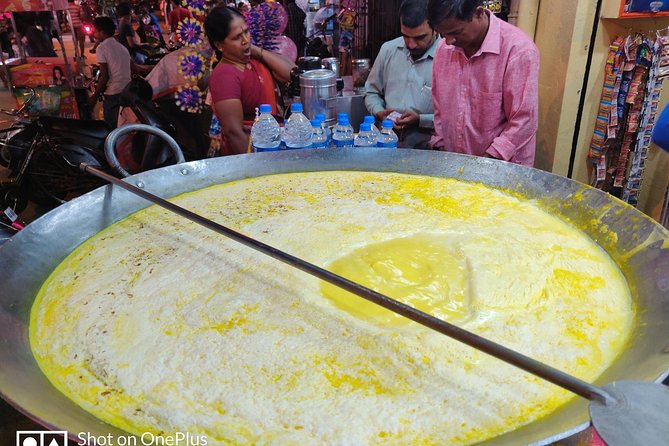 Street Food walking tour in Bangalore with a food evangelist - Entering KR Market among flowers and spices