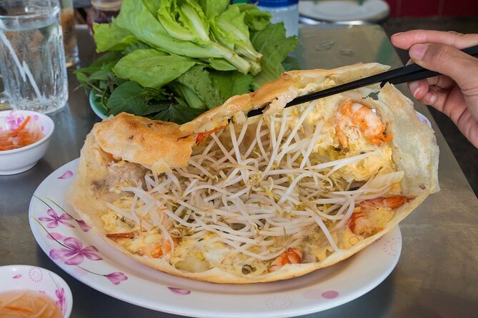 Super Niche Walking Street Food Tour in Ho Chi Minh City - Finding the everyday banh mi in District 5