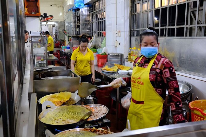 Super Niche Walking Street Food Tour in Ho Chi Minh City - Walking, taxis, heat, and traffic