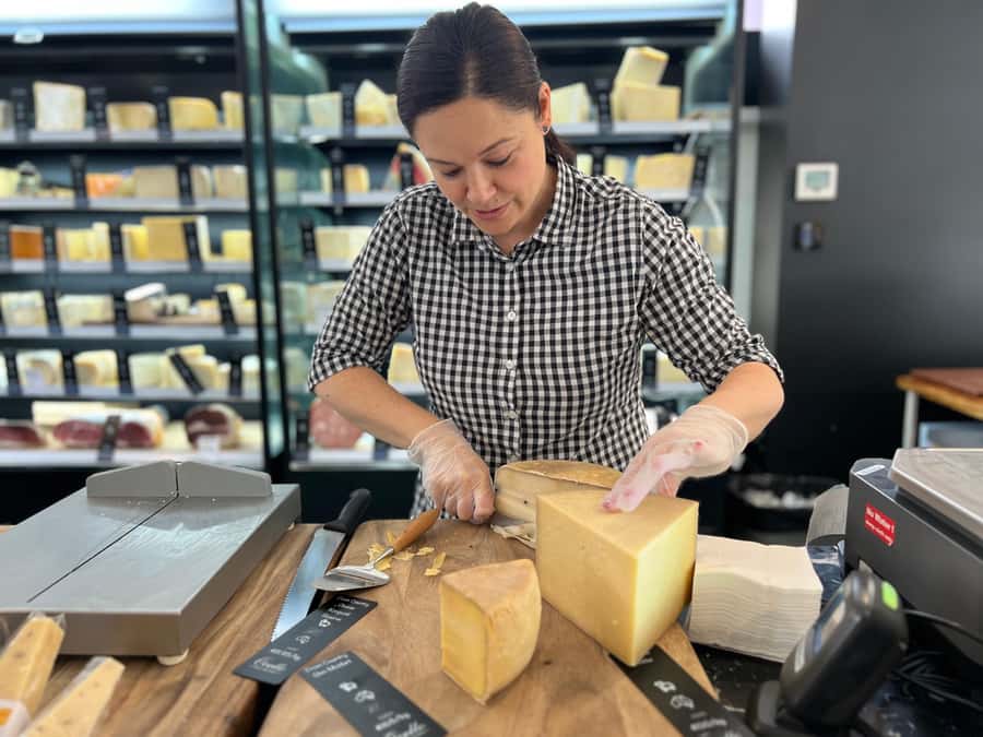 Sydney: Food Tour in Surry Hills with 8 Local Food Tastings - Six or more tastings with plenty of variety