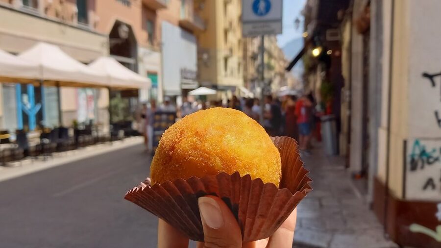Syracuse: Street Food Walking Tour in Ortigia with Tastings - Group size, pace, and practical comfort