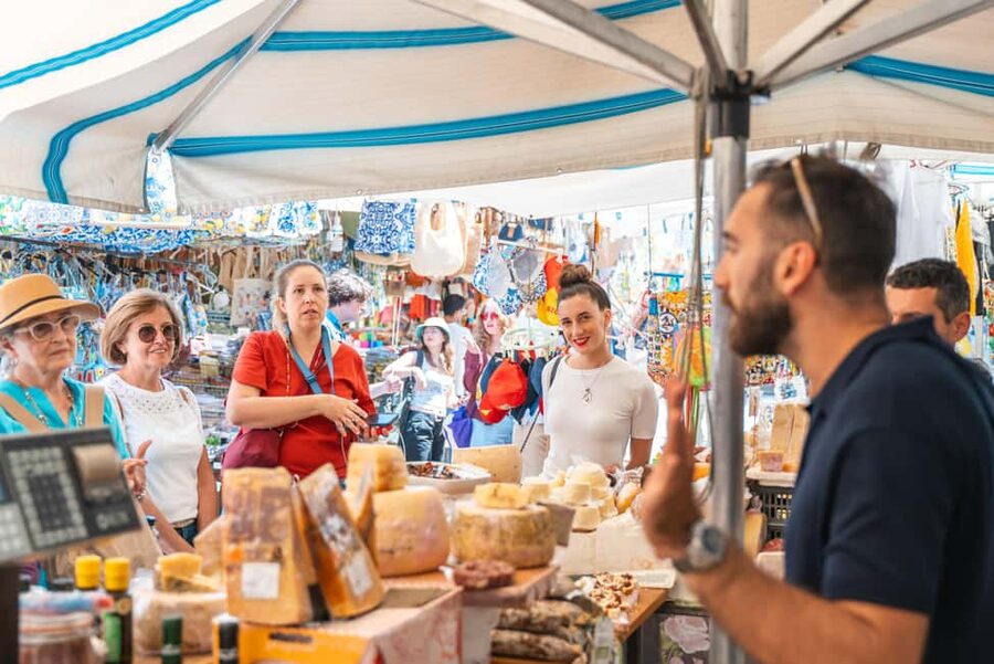 Syracuse: The Street Food Tour in Ortigia with a Local Guide - Piazza Duomo and the first coffee tasting