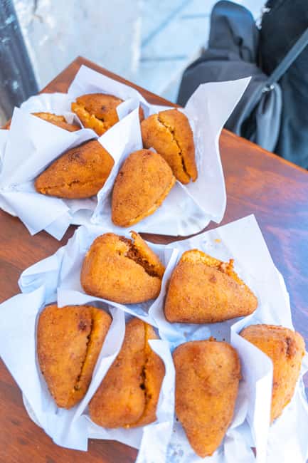 Syracuse: The Street Food Tour in Ortigia with a Local Guide - Via della Giudecca and a serious arancino