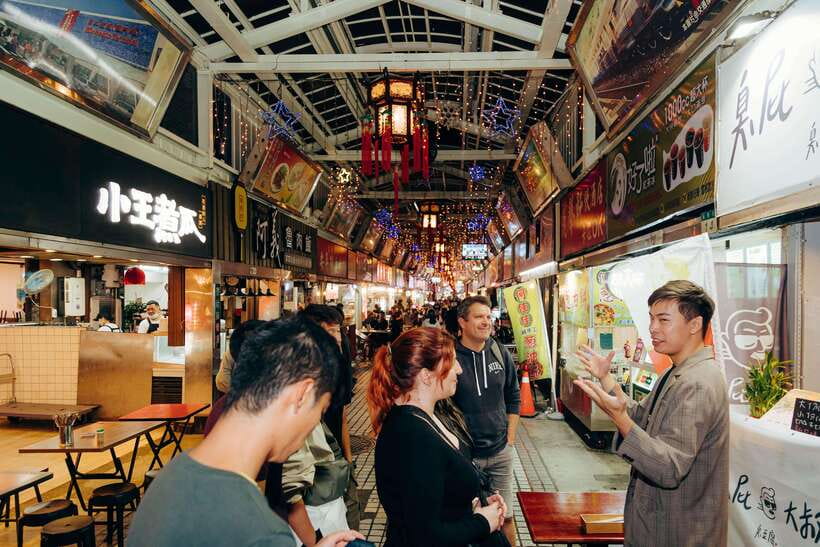 Taipei: Food Tours w/ Top 10 Taiwan Food (Breakfast/Dinner) - Who should choose which route?