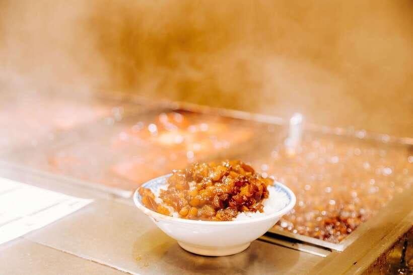 Taipei: Food Tours w/ Top 10 Taiwan Food (Breakfast/Dinner) - The daytime route through Dihua Street and Golden Lane