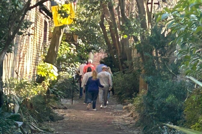 Tastes Through Time - Charleston's Best Food & History Tour - The mysterious passageway