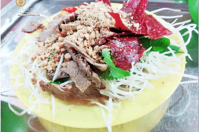 Tasting 8 Different Hanoi Street Foods at Noon Time - Why the small group matters