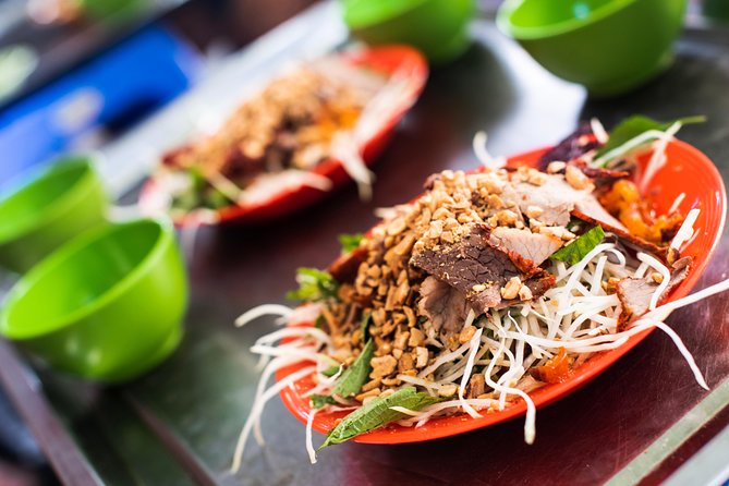 Tasting 8 Different Hanoi Street Foods at Noon Time - Is $25.65 good value?