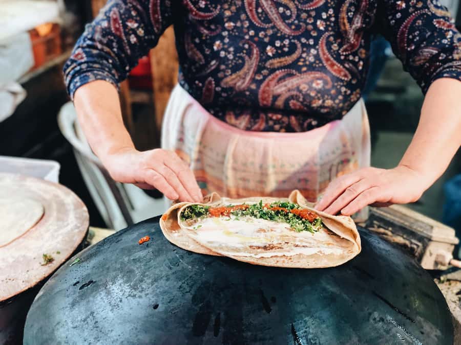 Tel Aviv: Carmel Market & Tel Aviv Tour with Tastings - Nahalat Binyamin puts art into the street