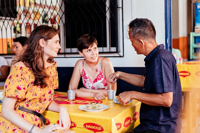 The 10 Tastings of Chiang Mai With Locals: Private Street Food Tour - A pause at Wat Mo Kham Tuang