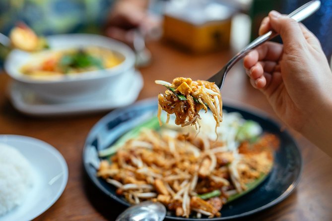 The 10 Tastings of Chiang Mai With Locals: Private Street Food Tour - Markets, local restaurants, and northern specialties