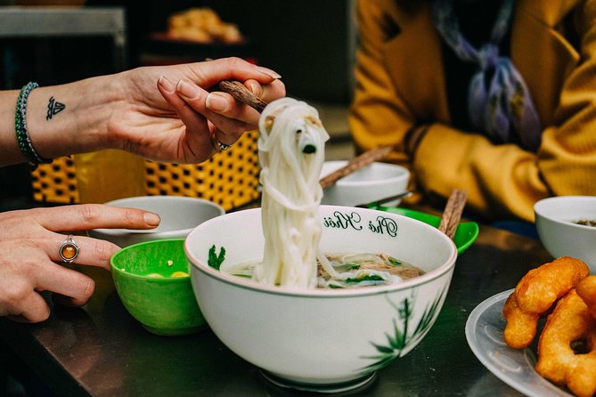 The 10 Tastings of Hanoi With Locals: Private Street Food Tour - Key points at a glance