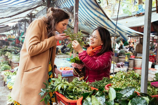 The 10 Tastings of Hanoi With Locals: Private Street Food Tour - Bun cha and the rhythm of a Hanoian meal