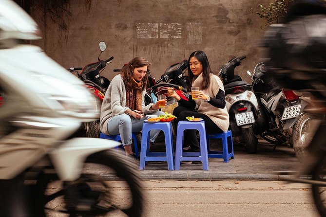 The 10 Tastings of Hanoi With Locals: Private Street Food Tour - Pho on Bat Vai Street