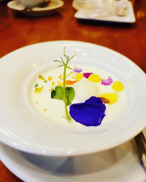 The Original Bilbao Food Tour with Wine Pairings - Meeting at the KFC and entering the old town