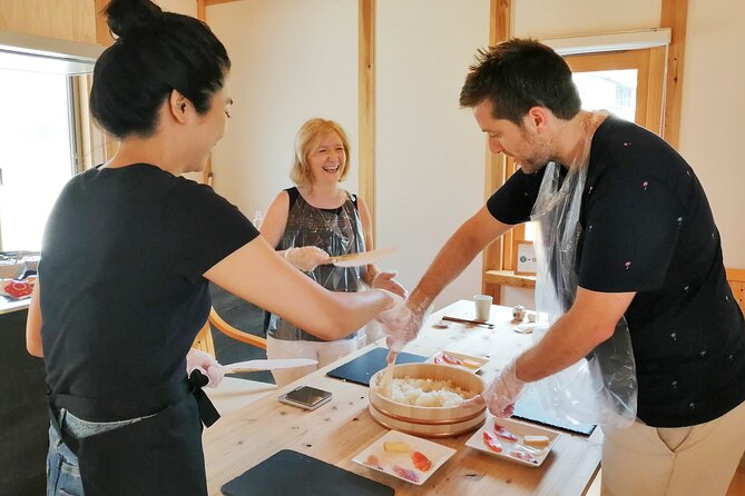 The Original Small-Group Sushi Making Class in Kyoto - Kana’s teaching style and the cultural side