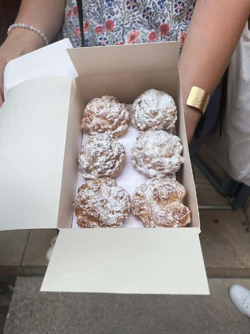 The Ultimate Bordeaux Food Tour: Full Meal & Fine Wines - A relaxed walk instead of a race between restaurants