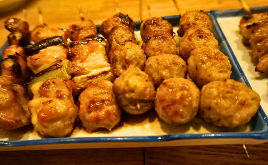 Tokyo: Locals´ Secret Food Tour // Eat like a Japanese - First stop: fresh sushi inside Ueno Station