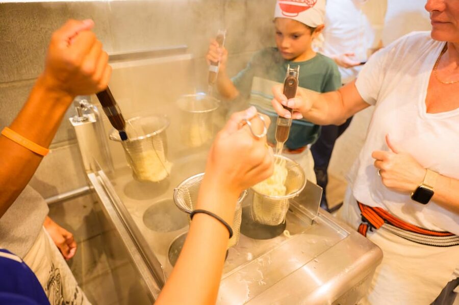 Tokyo: Mount Fuji and Hakone Full Day Tour with Ramen Making - Climbing to Chureito Pagoda
