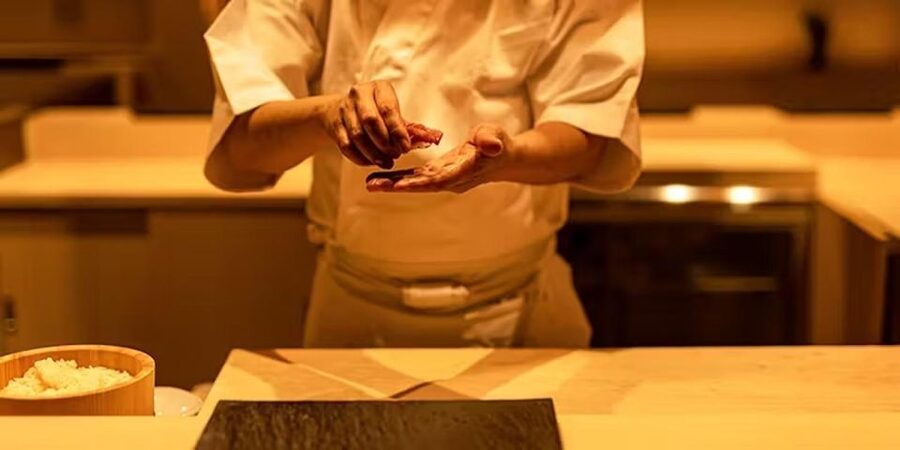 Tokyo: Night Foodie Tour in Shinjuku - Walking through Kabukicho after dark
