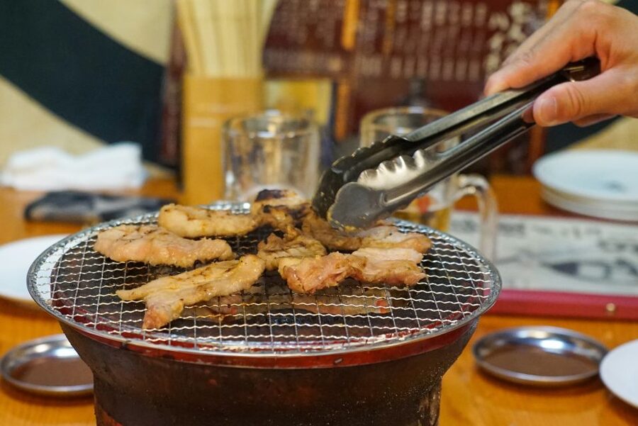 Tokyo: Night Foodie Tour in Shinjuku - Dessert, drinks, and a local snack-bar finish