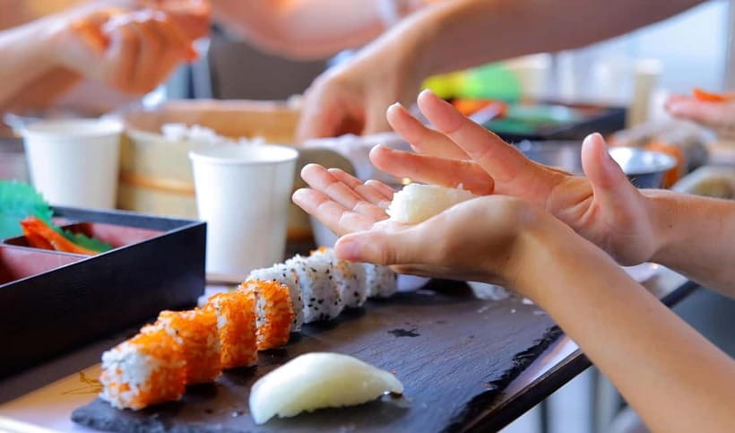 Tokyo: Roll and Authentic Sushi Making Class in Asakusa - Making maki: the fun, messy first success
