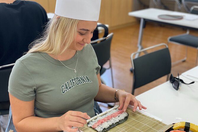Tokyo Sushi Making Class in Tsukiji with Professional Chef - Making five nigiri and one rolled sushi