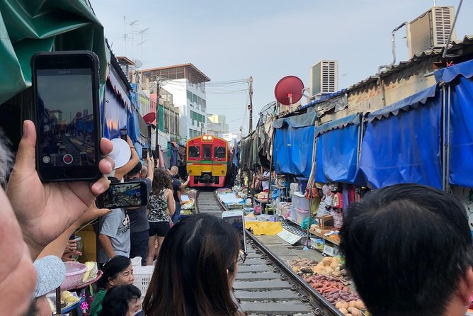 Train & Floating Market Food Adventure + Scenic train ride - What the transport and timing mean for you