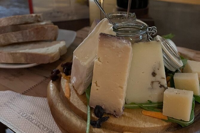 Trastevere Like a Local Food Tour with 7+ Food Tastings & Wines - Piazza in Piscinula and the route’s historical pause
