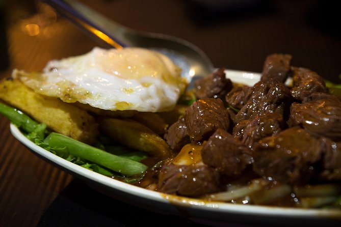 Ultimate Phnom Penh Food Tour by Tuk Tuk: 20 Tastings and Drinks - Wat Phnom and the full Khmer dinner