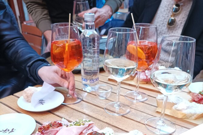 Venice Bacaro Food Tour: Eat and Drink like a Venetian - Fifth Stop: Drinks and Venetian Social Customs