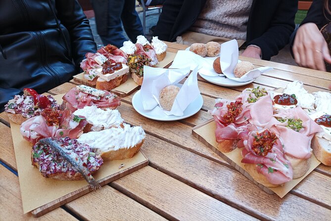 Venice Bacaro Food Tour: Eat and Drink like a Venetian - Finishing with Artisan Gelato