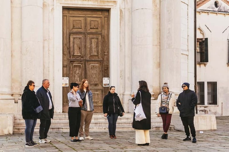 Venice: Eat Like a Local Food Tour with Wine & Spritz - Bacari, cicchetti, and the Venetian aperitivo