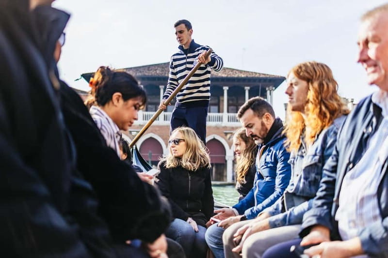 Venice: Eat Like a Local Food Tour with Wine & Spritz - How much food and drink should you expect?