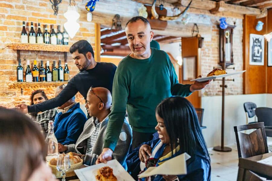 Venice: Rialto Market Food and Wine Lunchtime Tour - Local bars, bakeries, and trattorias