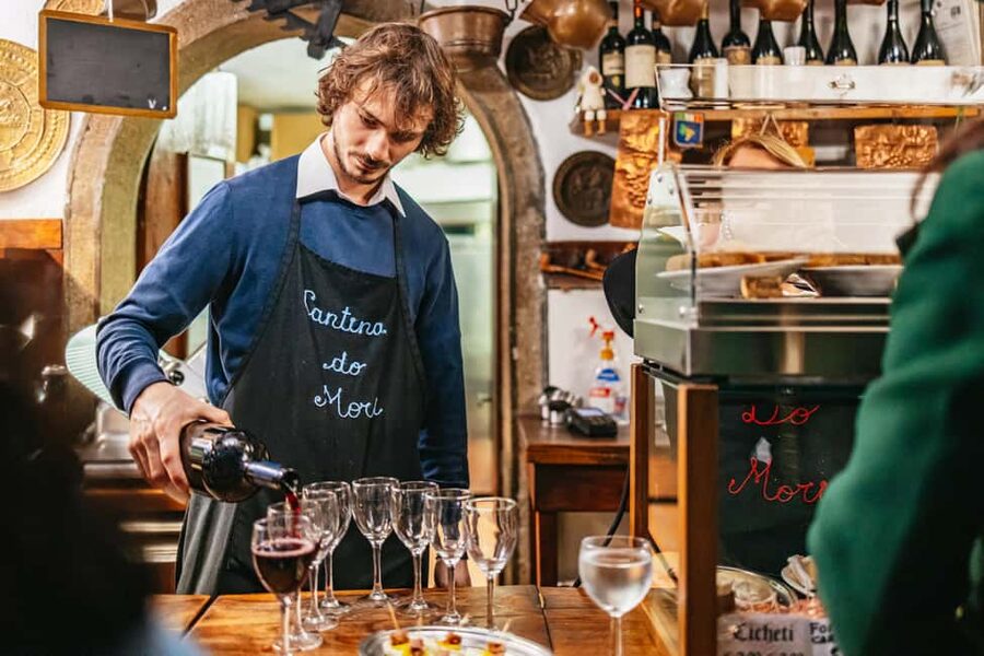 Venice: Rialto Market Food and Wine Lunchtime Tour - How much food and wine should you expect?