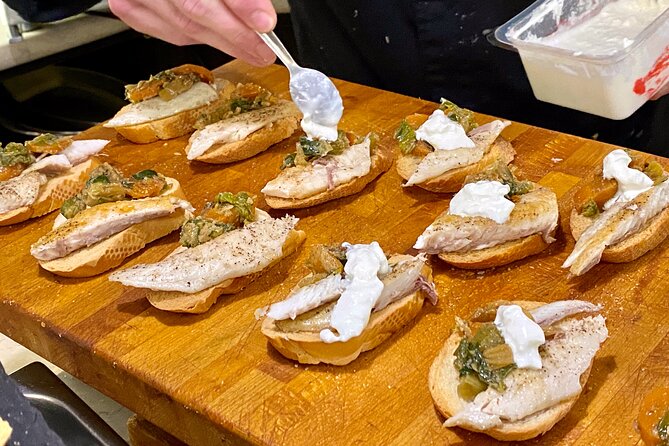 Venice Street Food Tour with Local Guide with Local Food Market Visit - Cicchetti, ombre, and the Venetian way to snack
