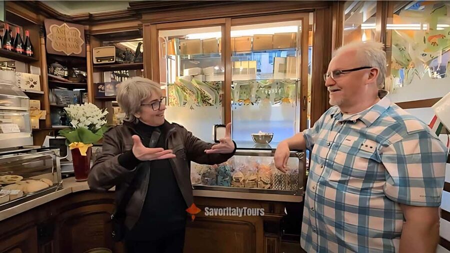Venice: Sunset Walking Tour with Food and Wine Tastings - Guides make or break this experience