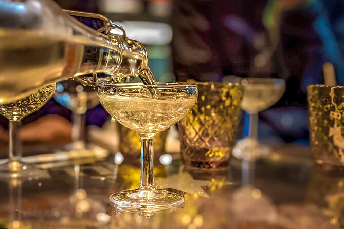 Vidavivida Wine Journey Food and Culture Tour in Barcelona - Walking through the Gothic Quarter
