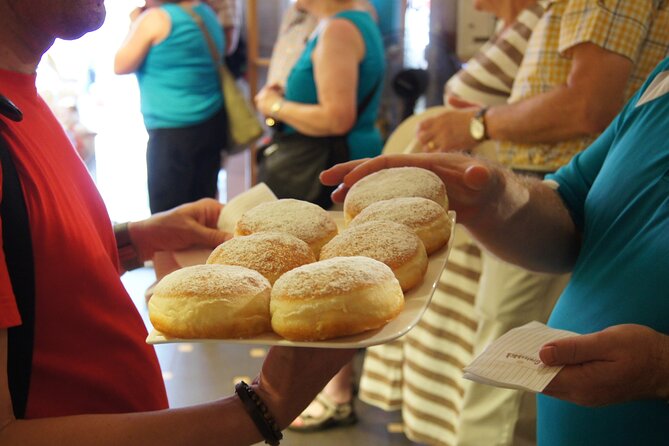 Vienna Coffee, Cake & Pastries Tour with Local Stories - How much food should you expect?