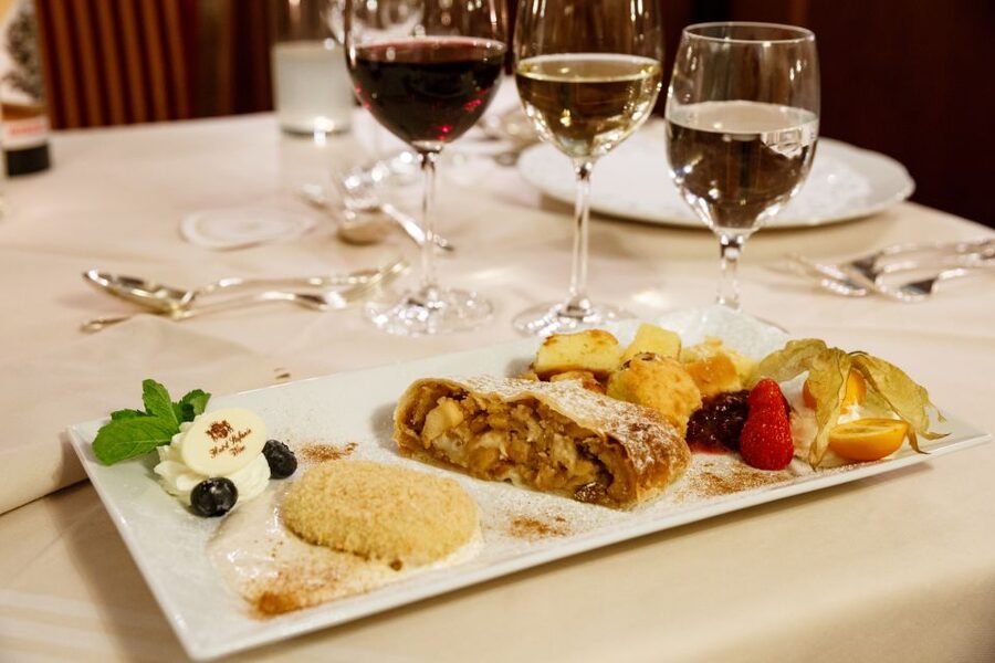 Vienna: Culinary Experience at Restaurant Stefanie - Service, pacing, and the level of explanation